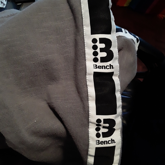 Bench Men's/Unisex Medium Grey Black and White Crewneck Sweater - Picture 12 of 16